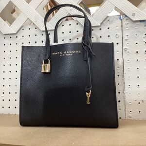 Marc Jacobs Women Leather Crossbody/Handles Purse, Color Black